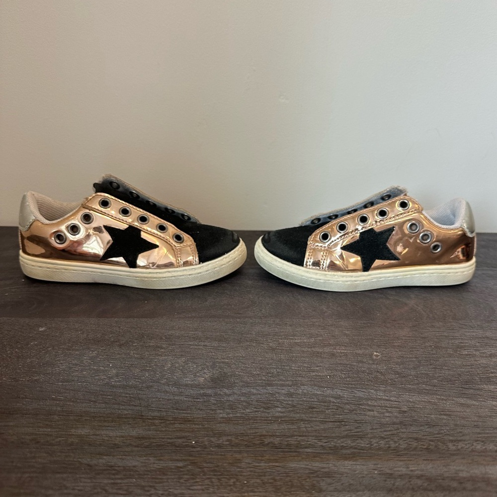 Hoo Toddler/Little Girl Metallic Star Sneakers EU Size 25
